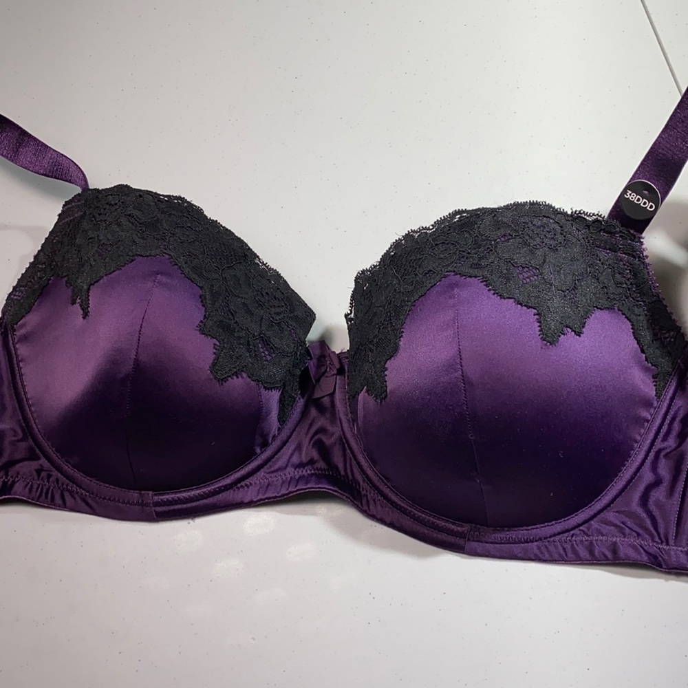 NWOT Voglio  PURPL/ BLK Demi, 38DDD. *P1018